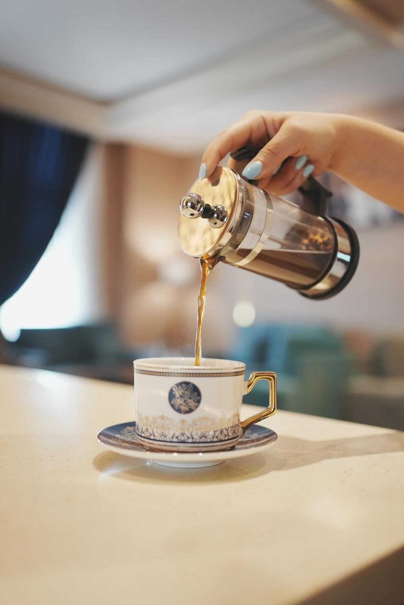 Thousand Nights Hotel Amán Exterior foto Coffee being poured from a French press